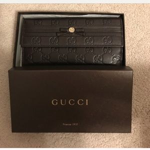 100% authentic Gucci wallet, great condition